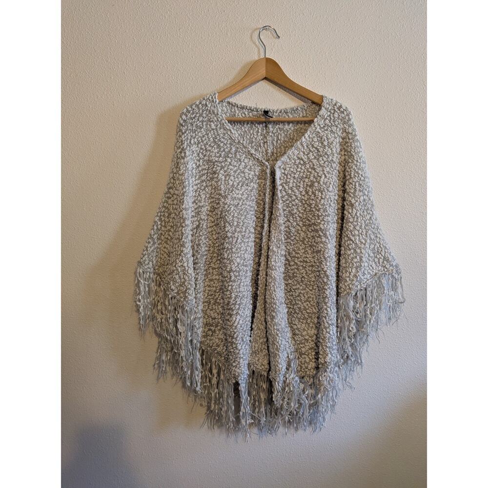 elan‎ anthropologie white and cream knit tassel cozy poncho one size
